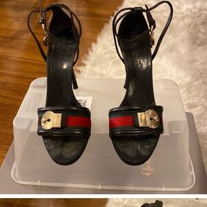 nice gucci 4 inches heels with gucci lockets.